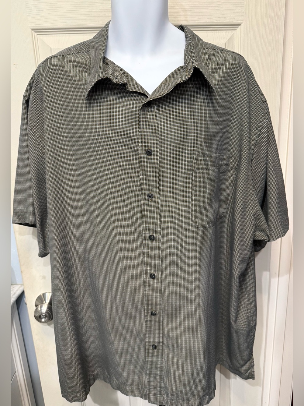 Roundtree & Yorke Micro-Plaid Short-Sleeve Button-Down Shirt